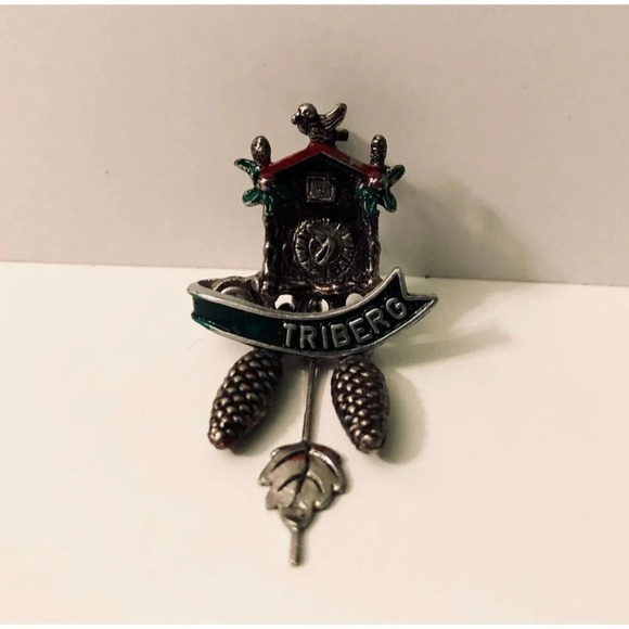 Vintage Triberg Germany Cuckoo  Clock Souvenir Lapel Pin Brooch - Picture 1 of 10
